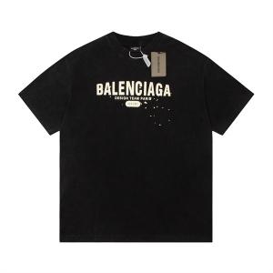 フロント&バックプリントが特徴的なBalenciagaバレン...