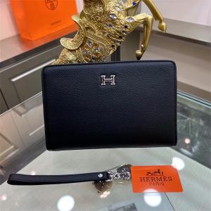 エルメス クラッチバッグコピー動きやすく楽チンなスタイル HERMES 防寒とおしゃれを両立させるコーデ ポーチ 冬コーデの名脇役_ブランド コピー 激安(日本最大級)