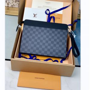 ルイ ヴィトンクラッチバッグコピー LOUIS VUITTON 今回の秋冬に欲しいスタイル冬ファッションと相性抜群_