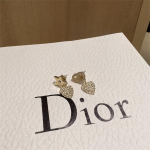 簡単に秋冬の季節感をアップ ディオール ピアス新作DIOR ...