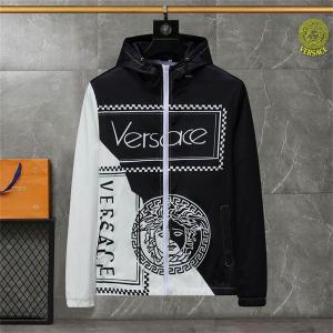 秋に着回しやすい ヴェルサーチ VERSACE ブルゾン コピー 激安(日本最大級)