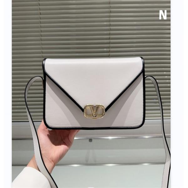 秋冬間違いないアイテム 注目を集めている 人気の高い VALENTINO ヴァレンティノ ショルダーバッグ ヴァレンティノ VALENTINO ブランド コピー 激安(日本最大級)