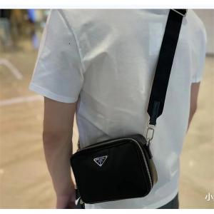 秋冬流行色紹介 プラダ最新秋冬トレンドをチェック  PRADA ポーチ 秋冬流行りファション_プラダ メンズバッグ_バッグ メンズ_スーパーコピーブランド激安通販 専門店