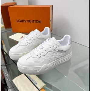 ルイ ヴィトン 靴レディースコピー季節を感じた秋冬ファッション LOUIS VUITTON 冬ファッションの定番 シューズ 季節感溢れる秋らしいコーデ__ブランド コピー 激安(日本最大級)