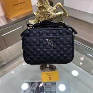 おしゃれなスタイリングが簡単に叶える ルイ ヴィトン LOUIS VUITTON この冬にしたい素敵なスタイル ショルダーバッグ 秋冬ファッションの決め手_ブランド コピー 激安(日本最大級)