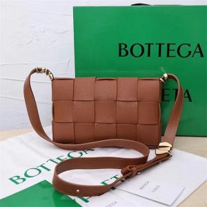 BOTTEGA VENETA新作コレクションボッテガヴェネタ...