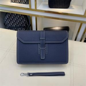 エルメス HERMES おしゃれな着こなし ポーチ_ブランド...