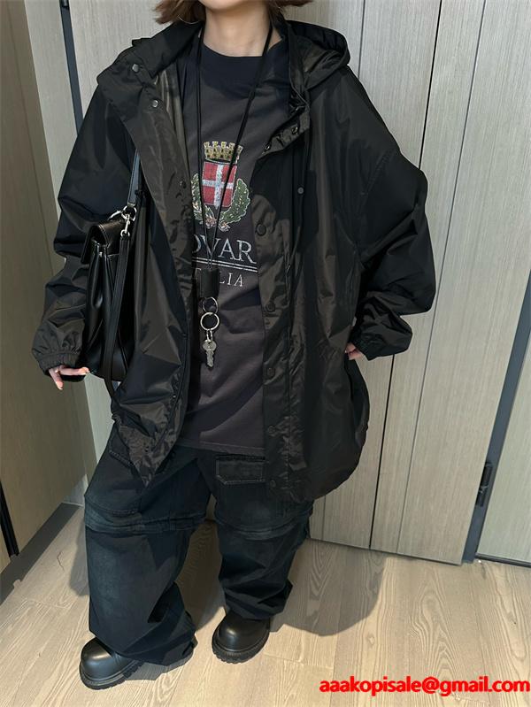 BALENCIAGA コピー フードジャケット ロゴプリント ナイロン素材 オーバーサイズ アウター バレンシアガ