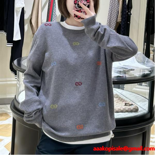 グッチ 偽物 カラフルGG刺繍 グレー クルーネック ニット セーター レディース GUCCI