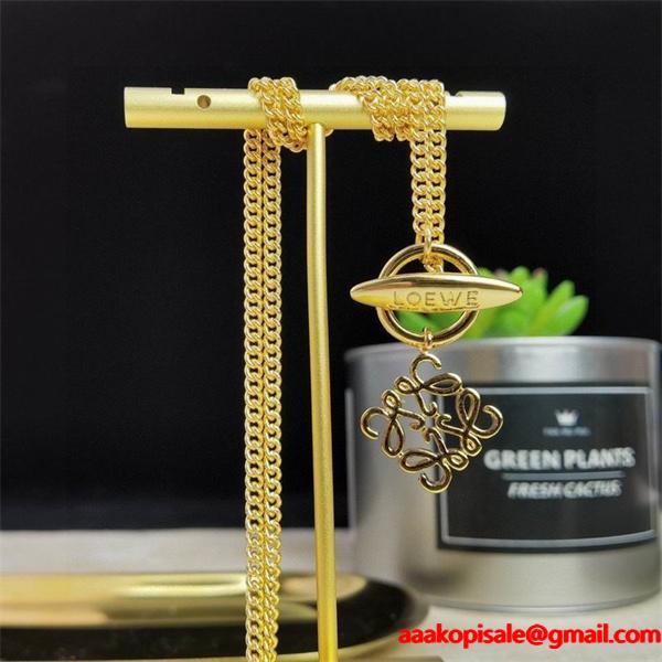 話題沸騰！LOEWE ロエベ コピー ネックレス ゴールドチェーン アナグラムチャーム付き