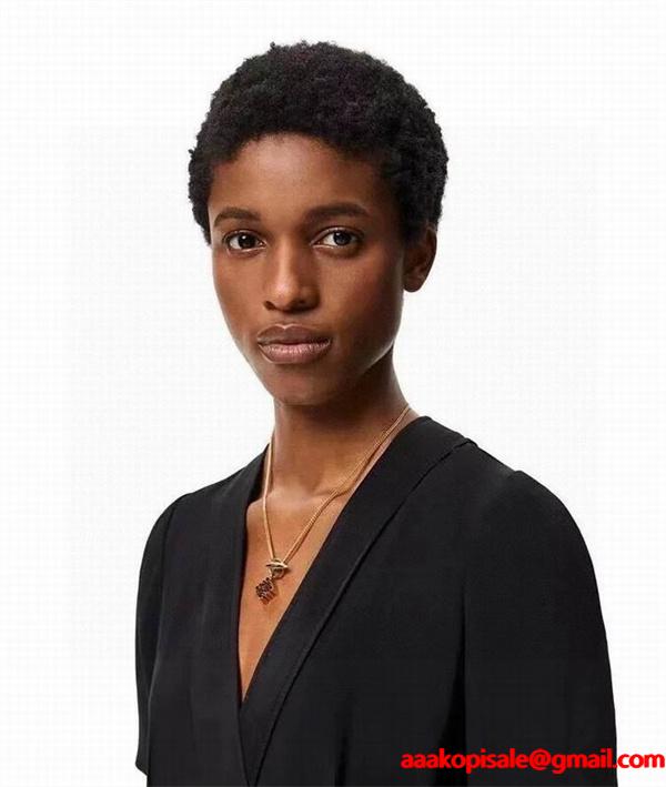 話題沸騰！LOEWE ロエベ コピー ネックレス ゴールドチェーン アナグラムチャーム付き