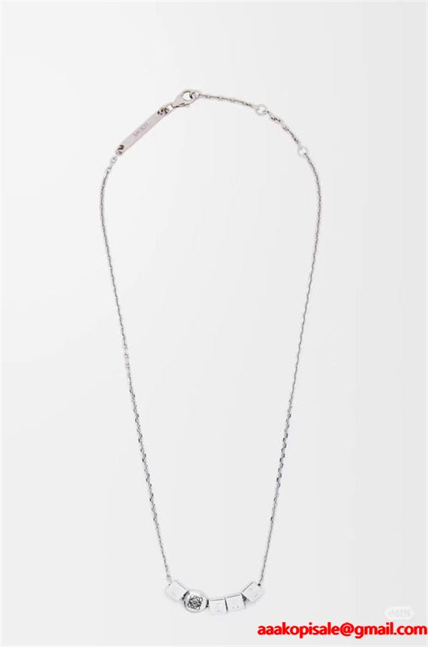 限定感たっぷり ロエベ LOEWE 偽物 ネックレス シルバーキューブロゴ 上質な輝き