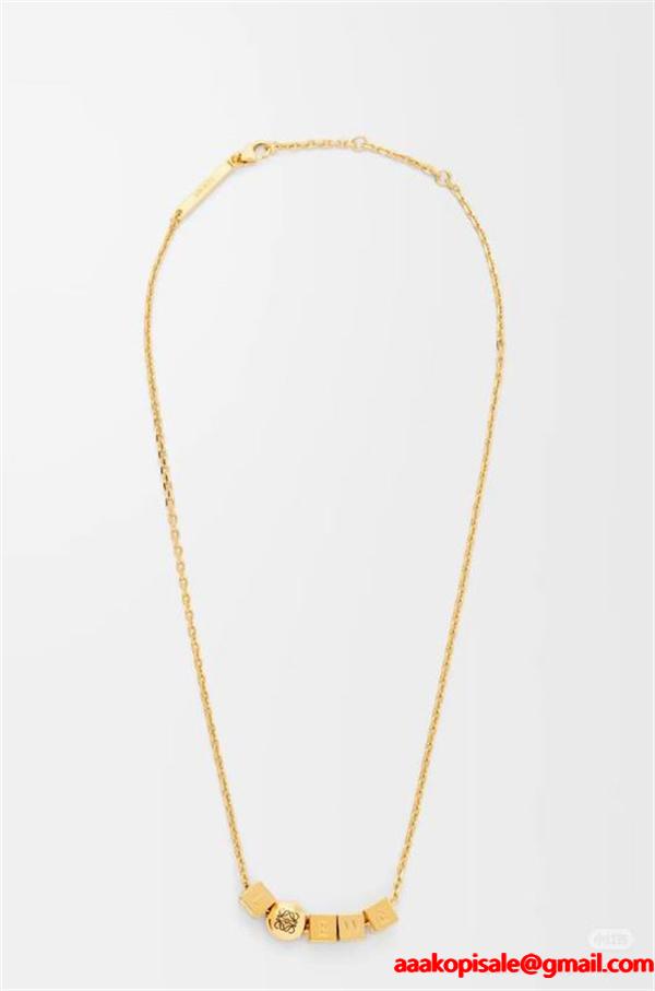 人気急上昇 ロエベ LOEWE コピー ネックレス ゴールドキューブロゴ 高級感漂う上品ジュエリー