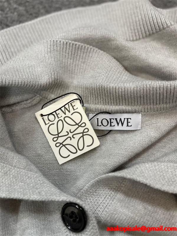 ロエベ LOEWE 偽物 カーディガン グレーレザーポケットデザイン 高級感あふれる上品アウター