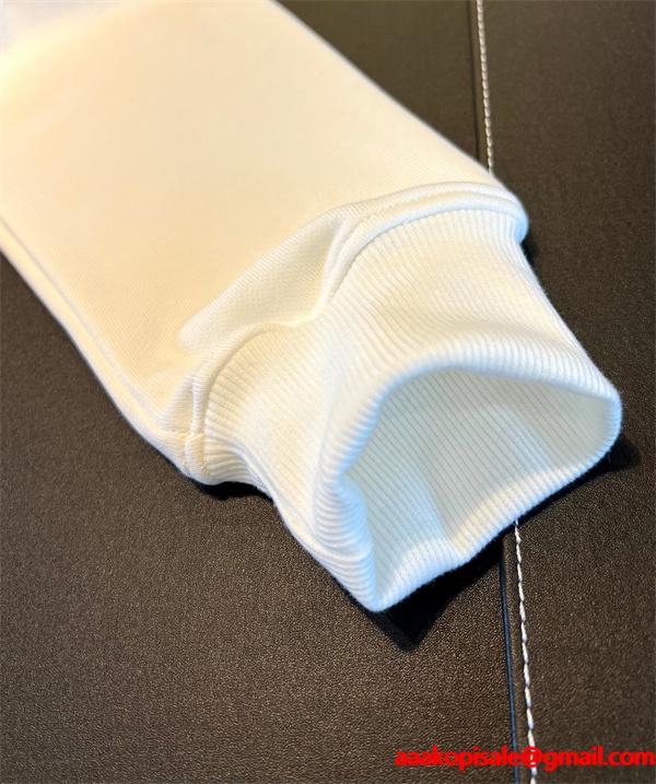 2025秋冬 スーパーコピー ホワイトパーカー LOEWE ロエベ  ロゴプリントで爽やかに決まる人気アイテム