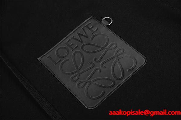 LOEWE ロエベ コピー パーカー ブラックエンボスロゴ 秋冬の定番スタイルに最適