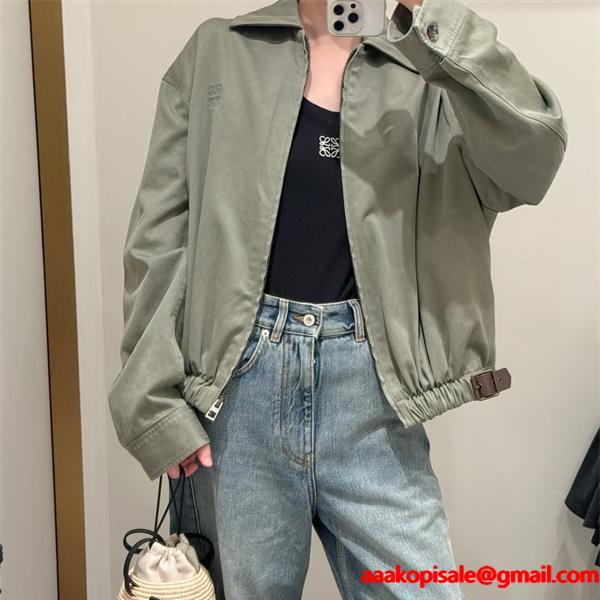 シンプル 2025秋冬 LOEWE 偽物 ジャケット ロエベ カーキカラー 上品なカジュアルスタイル