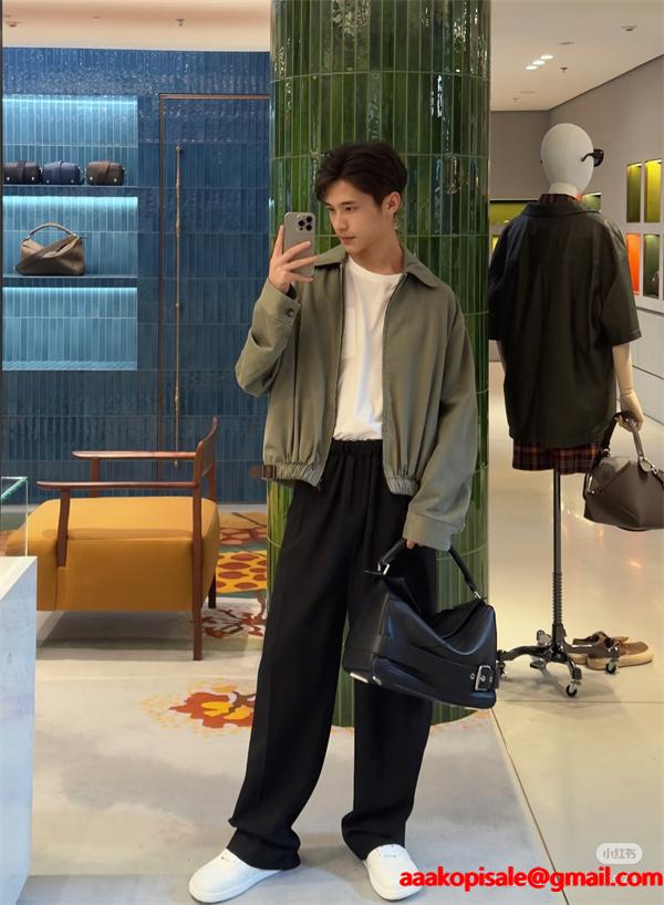 シンプル 2025秋冬 LOEWE 偽物 ジャケット ロエベ カーキカラー 上品なカジュアルスタイル