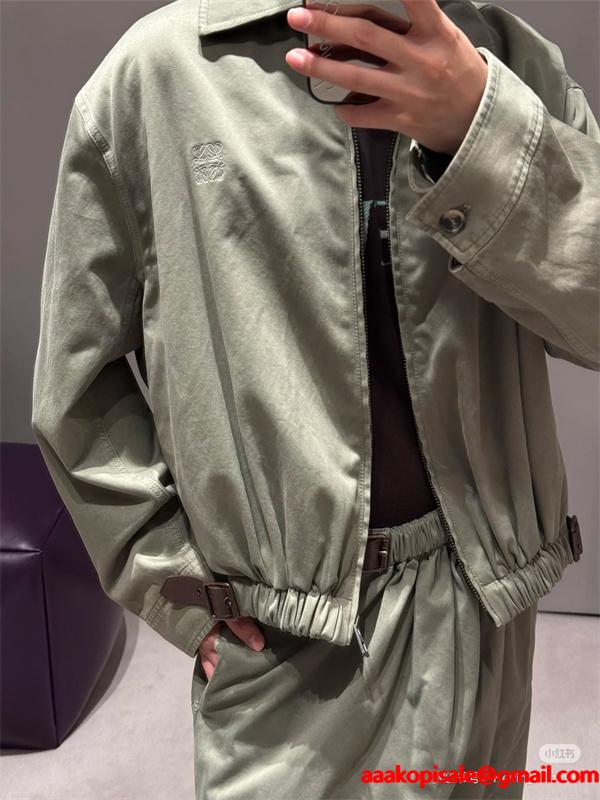 シンプル 2025秋冬 LOEWE 偽物 ジャケット ロエベ カーキカラー 上品なカジュアルスタイル