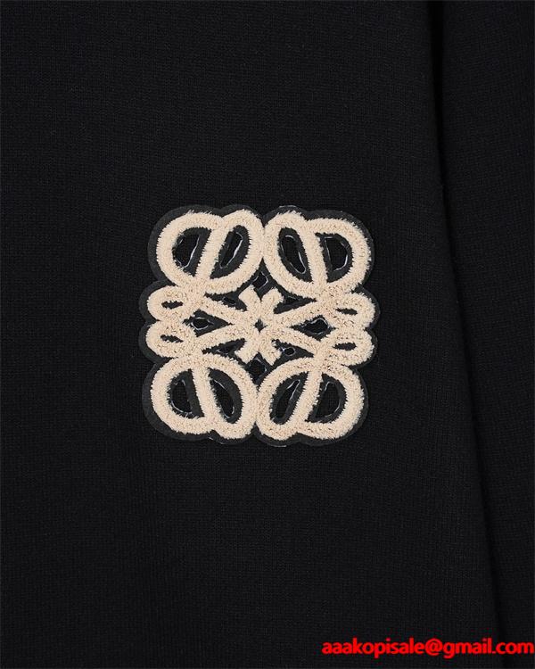LOEWE ロエベ コピー セーター ホワイトロゴ刺繍 シンプルで上質な秋冬ニット 着心地抜群