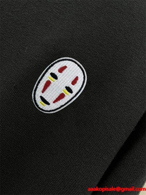 LOEWE スーパーコピー タートルネックセーター モノグラムエンブレム刺繍 高品質素材のエレガント