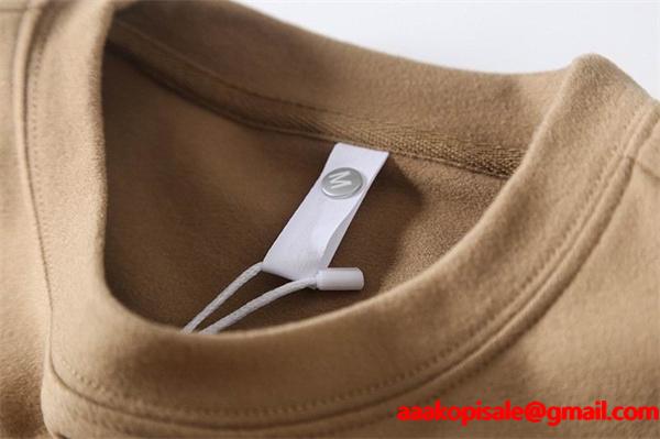 ロエベ LOEWE スーパーコピー カラフルロゴ 長袖Tシャツ 秋冬に映える個性派アイテム