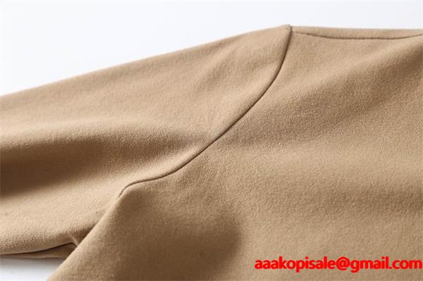 ロエベ LOEWE スーパーコピー カラフルロゴ 長袖Tシャツ 秋冬に映える個性派アイテム