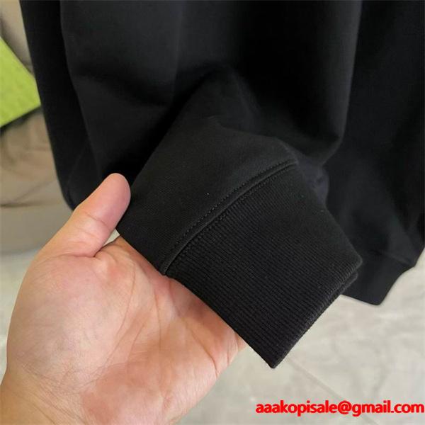 ロエベ LOEWE スーパーコピー スネークプリント パーカー 秋冬のユニークデザイン