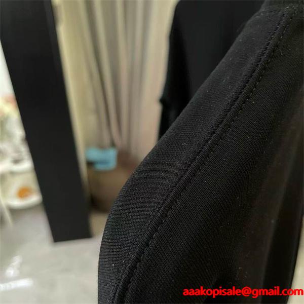 ロエベ LOEWE スーパーコピー スネークプリント パーカー 秋冬のユニークデザイン