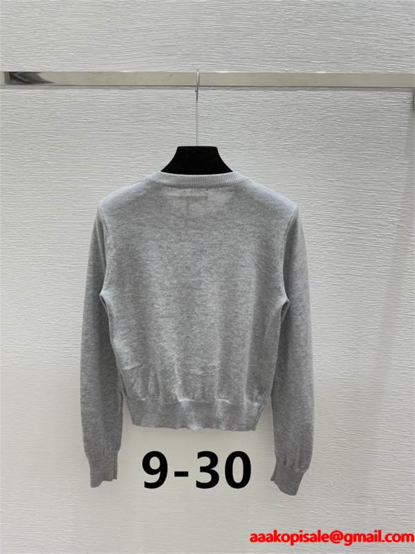CELINE コピー 上品でクラシカルなグレー セリーヌ シンプル カーディガン 2025冬コーデ