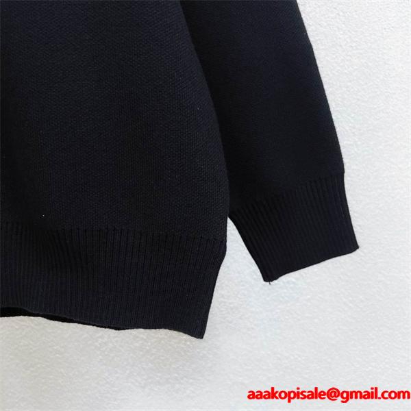 CELINE セリーヌ 偽物 2025秋冬 ブラック×ホワイト ボーダーロゴ ニット セーター 人気急上昇アイテム