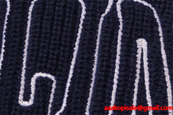  上質なネイビーが映える 2025秋冬新作 ロゴ刺繍 クルーネック ニット セーター セリーヌ CELINE 偽物