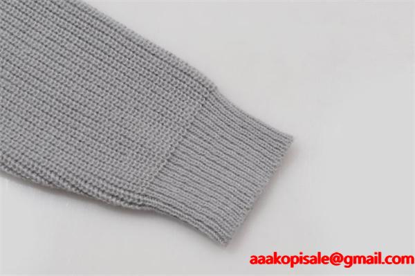 セリーヌ CELINE 偽物 上品で柔らかな 2025秋冬新作 グレー ロゴ刺繍 クルーネック ニット セーター