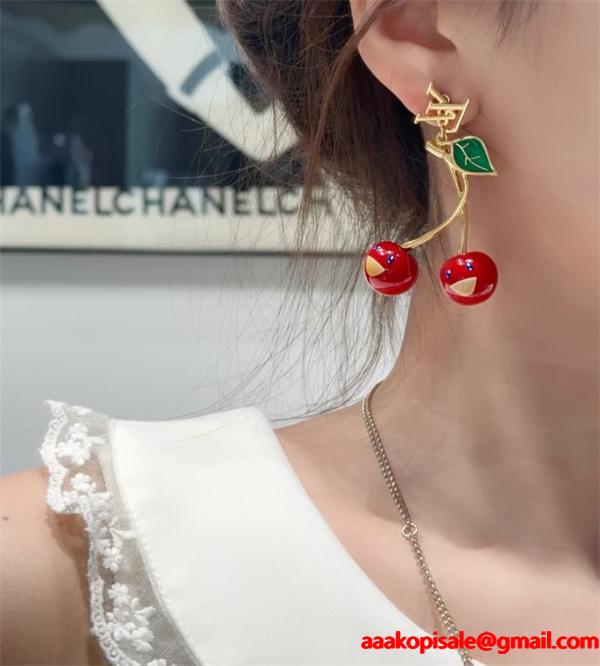 2025秋冬におすすめ着こなし ピアス ルイ ヴィトン 簡単にコーデをおしゃれに演出 LOUIS VUITTON 普段使いもオフィスもOKブランド コピー 激安(日本最大級)