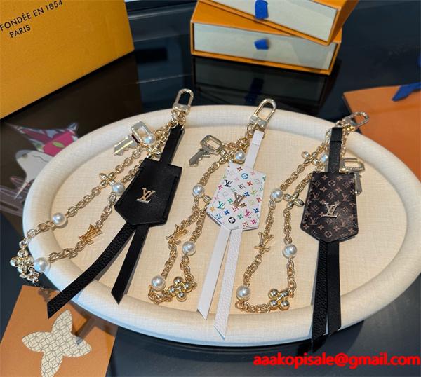 日々のコーデをトレンドに LOUIS VUITTON 軽やかなトレンドに合う  ルイ ヴィトンキーホルダーブランド コピー 激安(日本最大級)