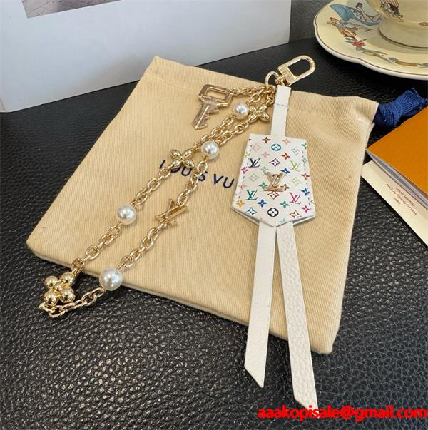 日々のコーデをトレンドに LOUIS VUITTON 軽やかなトレンドに合う  ルイ ヴィトンキーホルダーブランド コピー 激安(日本最大級)