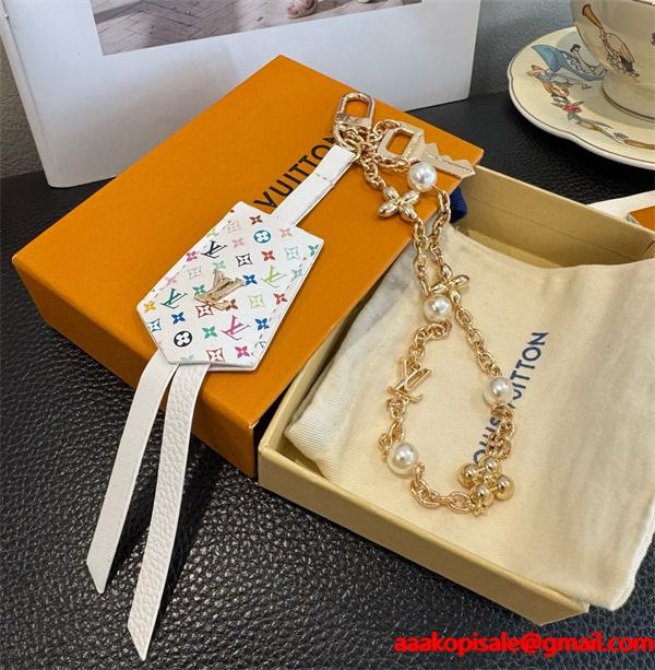 日々のコーデをトレンドに LOUIS VUITTON 軽やかなトレンドに合う  ルイ ヴィトンキーホルダーブランド コピー 激安(日本最大級)