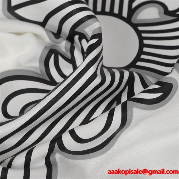 クロムハーツ 偽物 クラフト感 重視 シックデザイン 長袖Tシャツ バッククロスモチーフ CHROME HEARTS