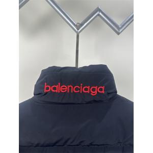  バレンシアガ スーパーコピー ダウンジャケット ブラック×レッド 裏地切替デザイン 厚手 防寒 BALENCIAGA