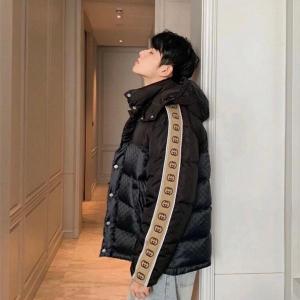 グッチ スーパーコピー GGライン サイドロゴ テープ付き ダウンコート 上質 防寒 アウター GUCCI