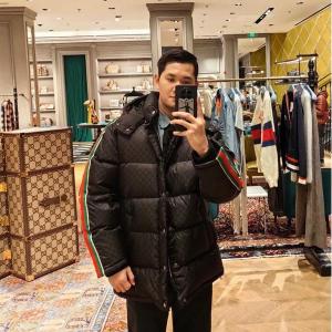 グッチ 偽物 サイドライン GG柄 フード付き ブラック ダウンジャケット ブランドカラー アウター GUCCI