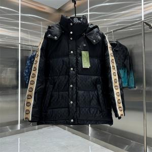 グッチ 偽物 サイドGGテープ フード付き ブラック ダウンジャケット ロゴデザイン 防寒 アウターGUCCI