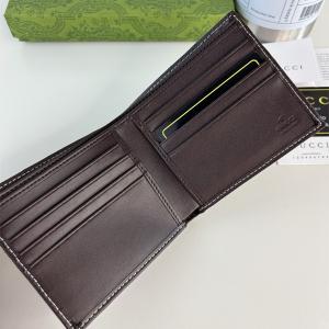 GUCCI コピー 二つ折り財布 GGスプリーム ブラックレザー モダン 上品 コンパクト グッチ