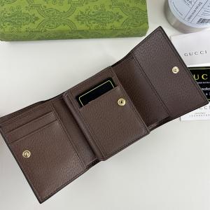 グッチ スーパーコピー 三つ折り財布 GGスプリーム ピンクレザー ウェブライン 可愛い 人気 モデル GUCCI