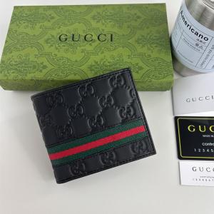GUCCI 偽物 二つ折り財布 GGエンボス ブラックレザー グリーンレッドライン 高級 スタイリッシュ グッチ