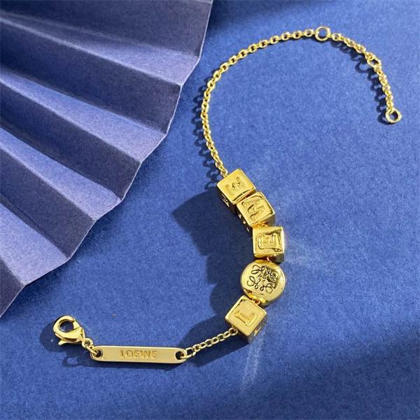 ロエベ LOEWE スーパーコピー ネックレス 新作キューブロゴ ゴールドチェーン 高品質ジュエリー