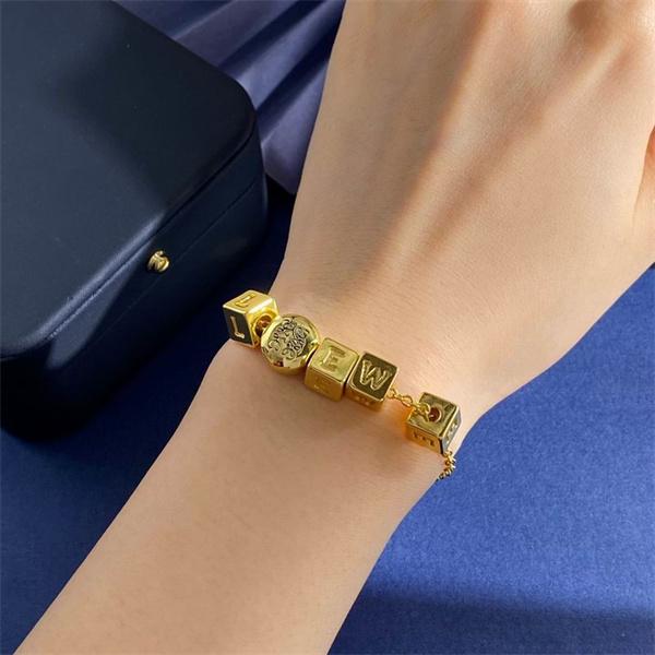 ロエベ LOEWE スーパーコピー ネックレス 新作キューブロゴ ゴールドチェーン 高品質ジュエリー