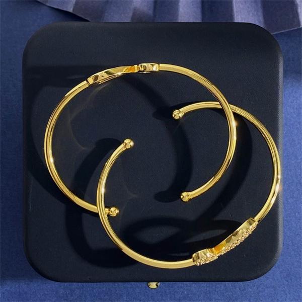 ロエベ ブレスレット アナグラムロゴ ゴールドバングル LOEWE コピー 高品質N級品