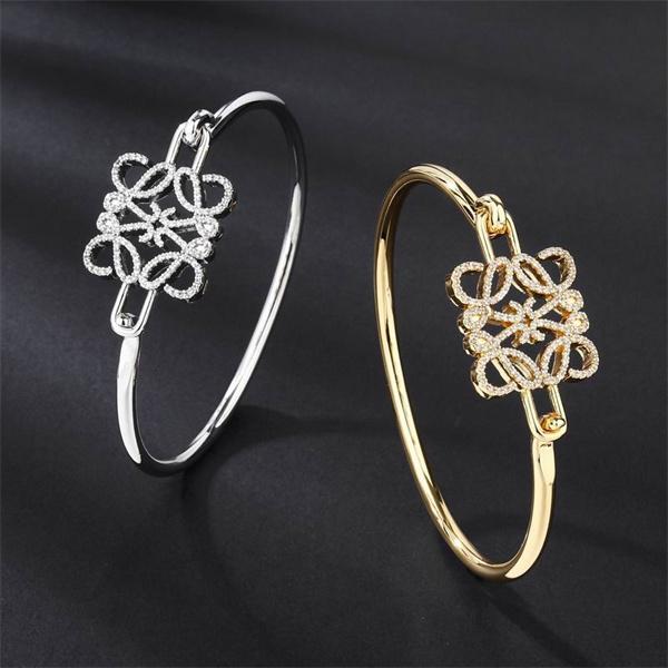 LOEWE ロエベ 偽物 バングル シルバー＆ゴールド アナグラムモチーフ ラグジュアリージュエリー