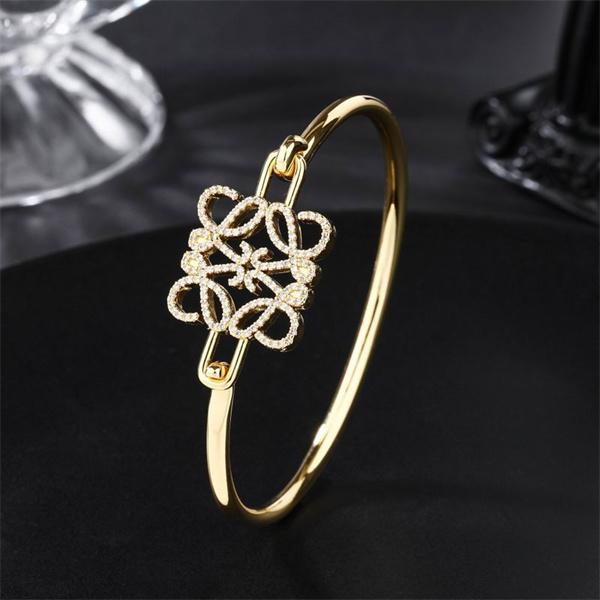 LOEWE ロエベ 偽物 バングル シルバー＆ゴールド アナグラムモチーフ ラグジュアリージュエリー